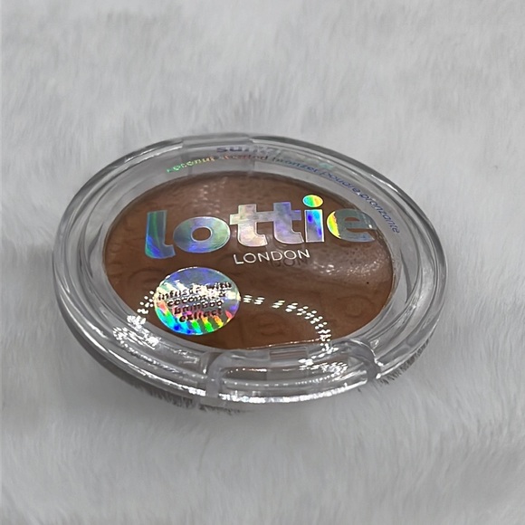 3/$9 Lottie London Sunkissed Coconut Bronzer in Sunburst - Picture 2 of 3
